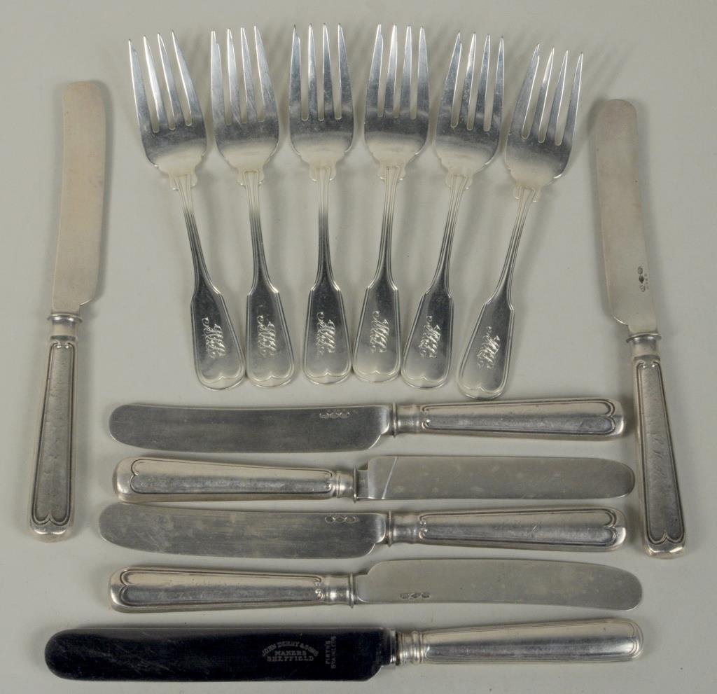 Six Sterling Silver Salad Forks: Six sterling silver salad forks, two marked Cartier and seven Continental silver luncheon knives, 19th/20th century, in the Fiddle and Thread pattern, 6" long, 1" wide to 7 3/4" long, 11/16" wide. Wei