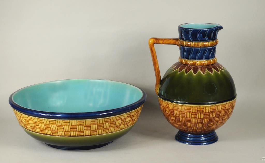 French Sarreguemines Majolica Bowl & Pitcher: French Sarreguemines Majolica bowl and pitcher, circa 1890-1920. 14" high, 8 1/2" wide to 5 1/2" high, 16 1/2" wide. Condition: crazing, slight scratches.