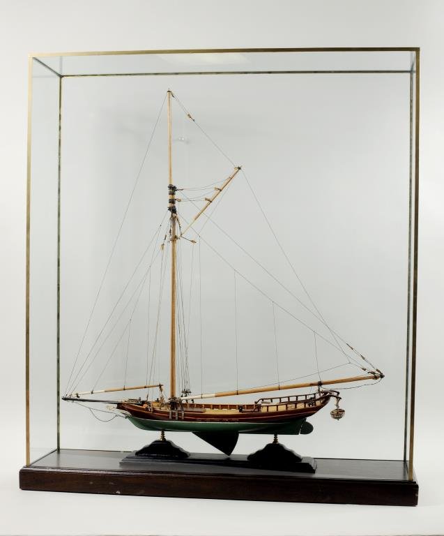Vintage Ship Model Hudson River Sloop: Vintage ship model of the Hudson River sloop "Janice" in glass display case. Model approximately 23" high, 21" long, 4 1/2" wide. Case: 28 1/2" high, 25 3/4" wide, 8" deep.