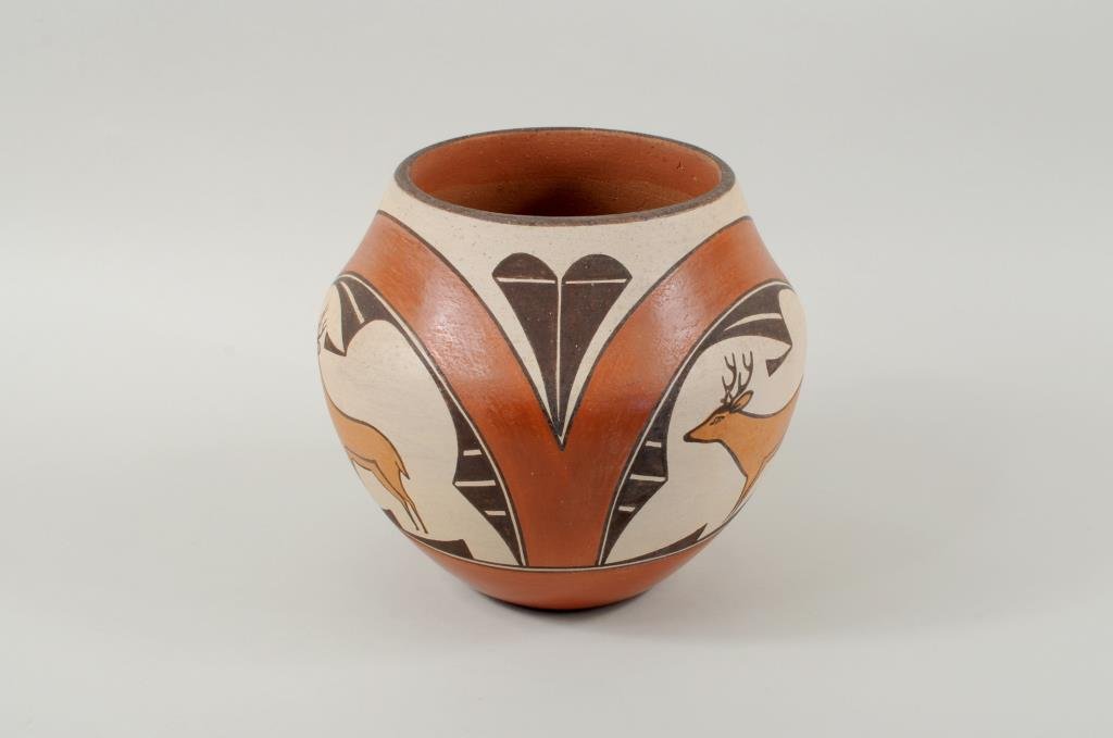 Vintage Zia Olla With Deer Decoration: Vintage Zia olla with deer decoration, unsigned. 8" high, 9" diameter.