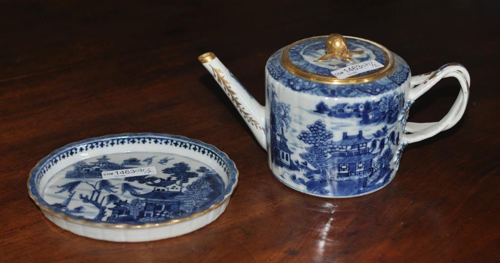 Chinese B/W Porcelain Teapot/Lid & Tray (1 of 6)