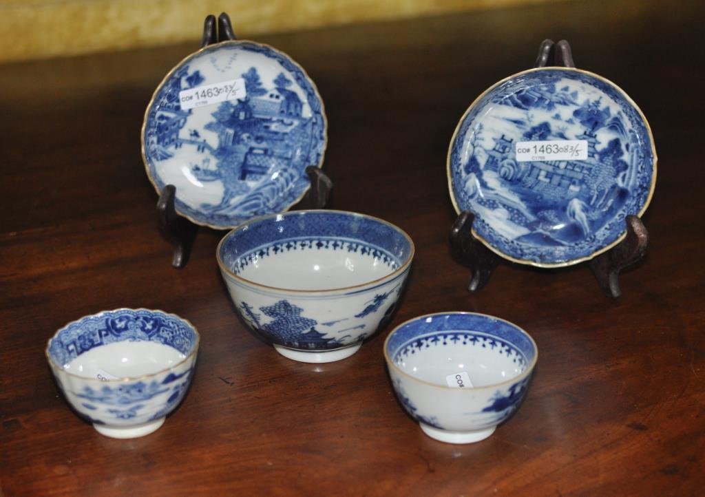 Five Chinese B/W Porcelain Items (1 of 1)