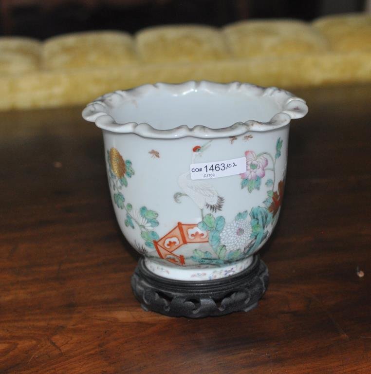 Chinese Porcelain Small Cache Pot/Stand (1 of 6)