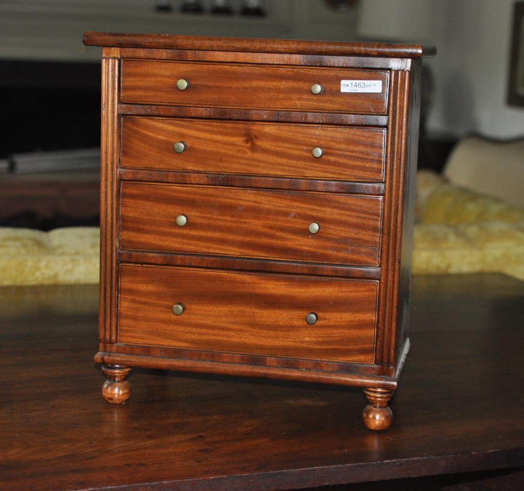 American Sheraton Miniature Chest (1 of 5)