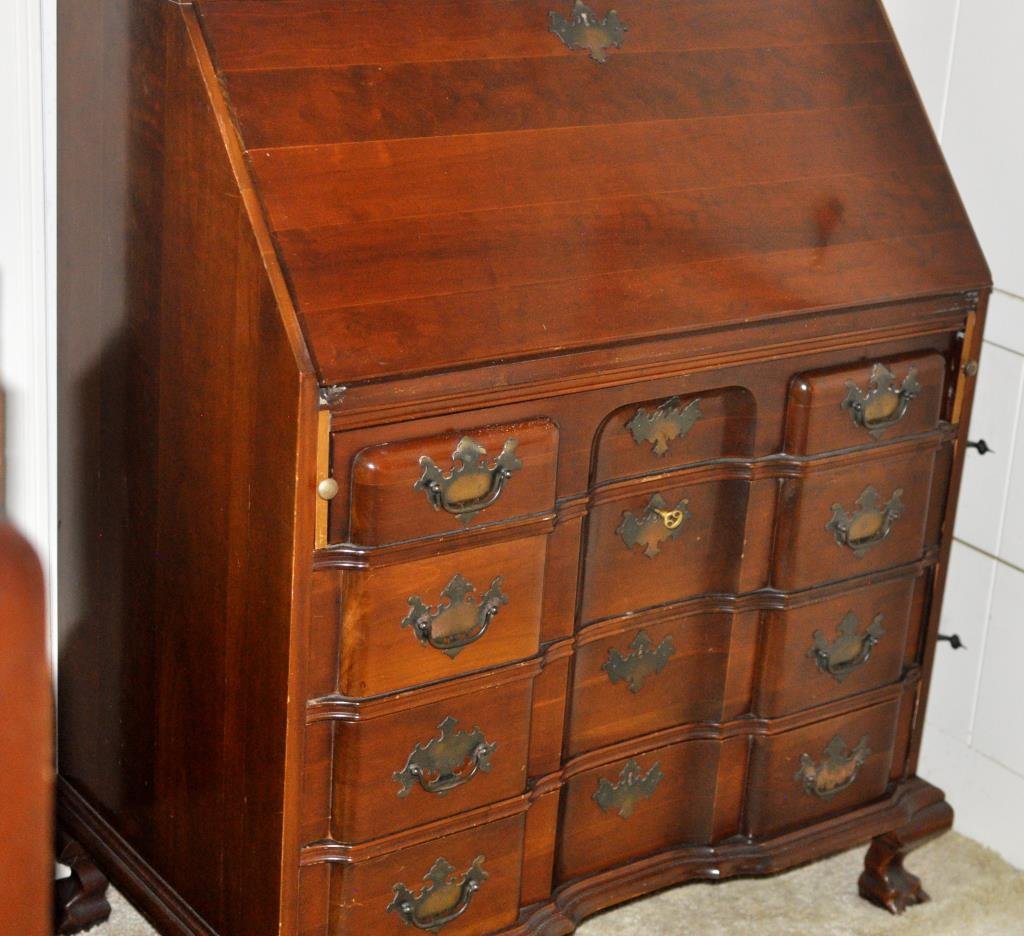 Chippendale Style Mahogany Block Front Desk (1 of 2)