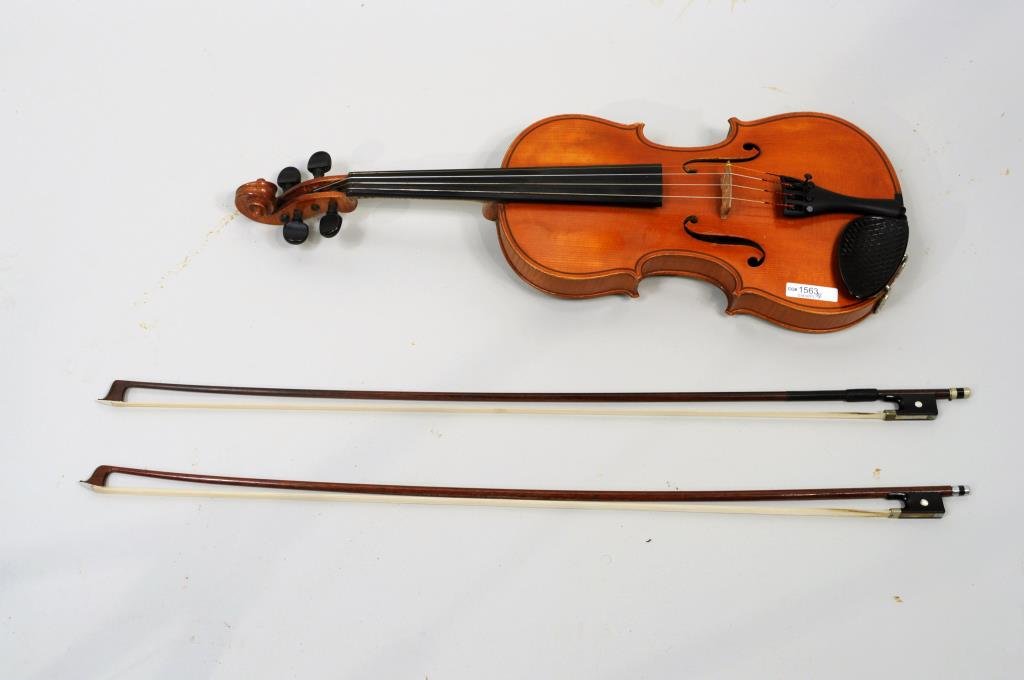 Violin with Case,Two Bows (1 of 9)