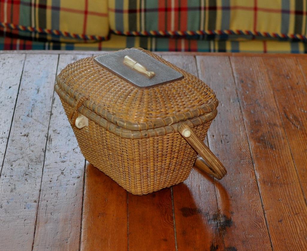 Vintage Nantucket Style Basket Pocketbook: Vintage Nantucket style basket pocketbook with carved bone depiction of a whale; bamboo handle. 7" high, 10 1/2" wide. Condition: use wear, finish wear, loss, soiling, lacking closure pin.