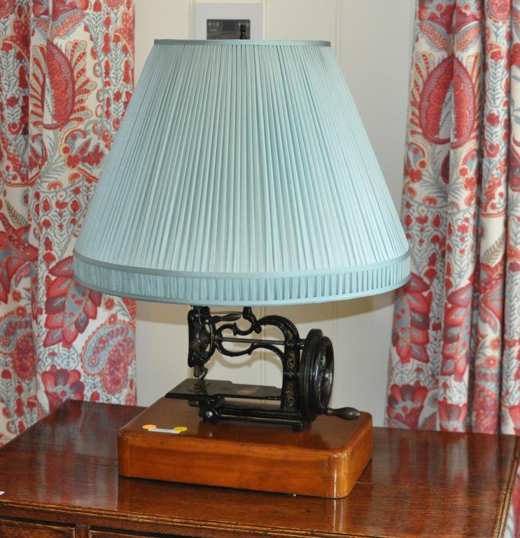 Vintage Sewing Machine Table Lamp (1 of 3)