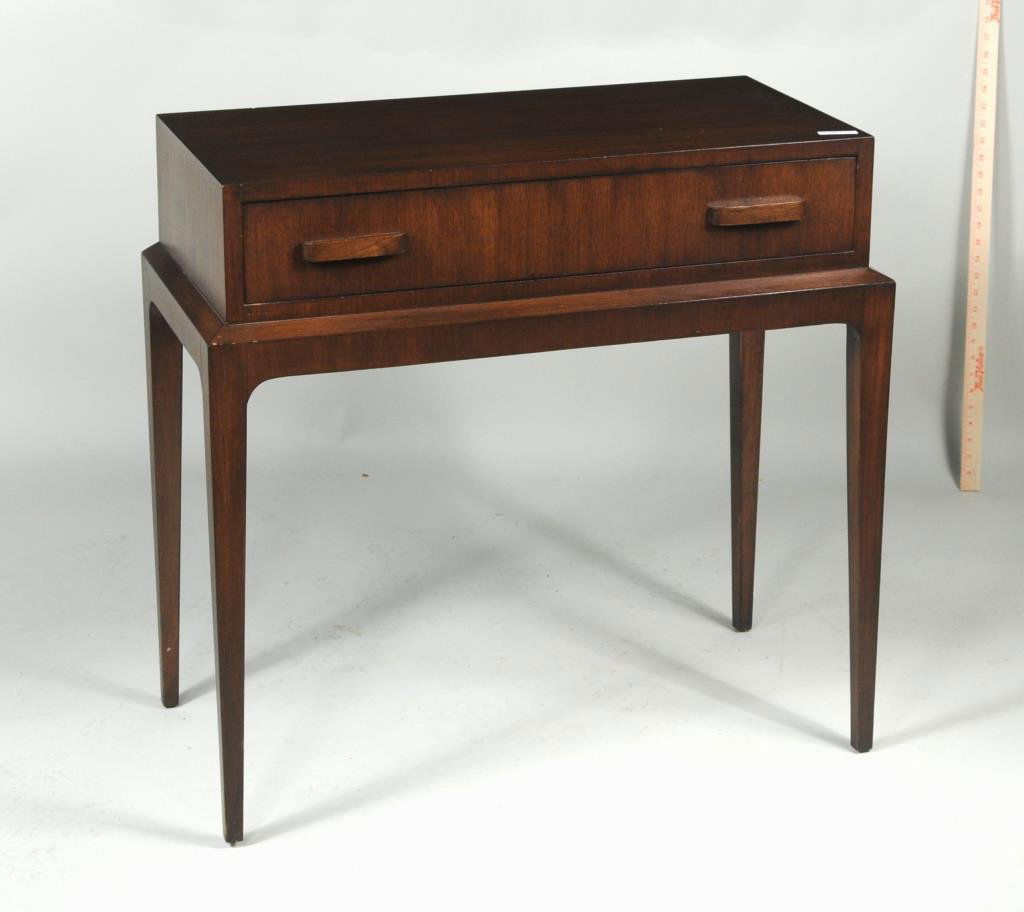 Mid-Century Modern One Drawer Side Table (1 of 4)