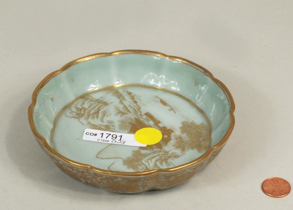 Small Chinese Porcelain Lobed Dish (1 of 5)