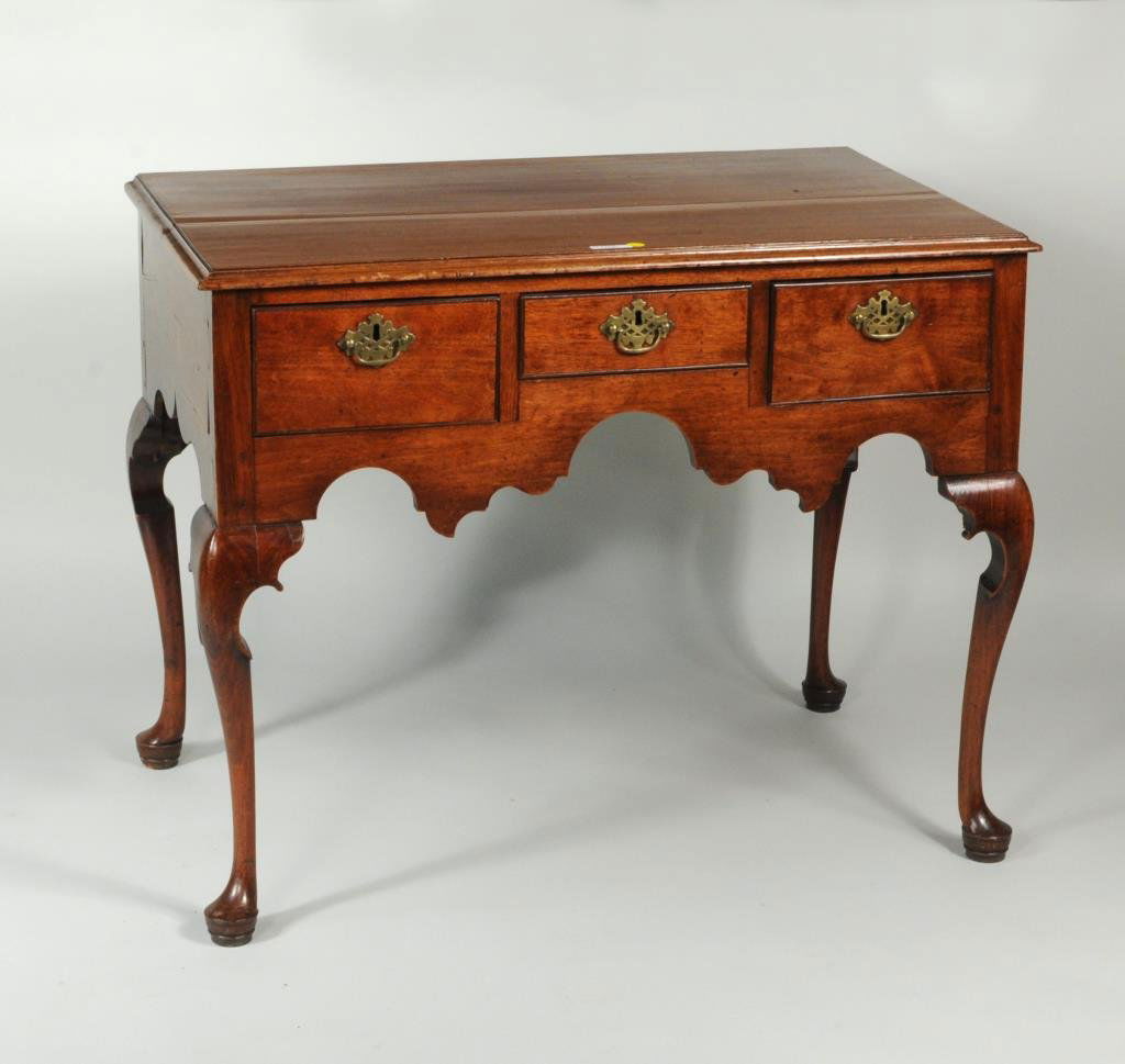 Queen Anne Mahogany Dressing Table (1 of 6)
