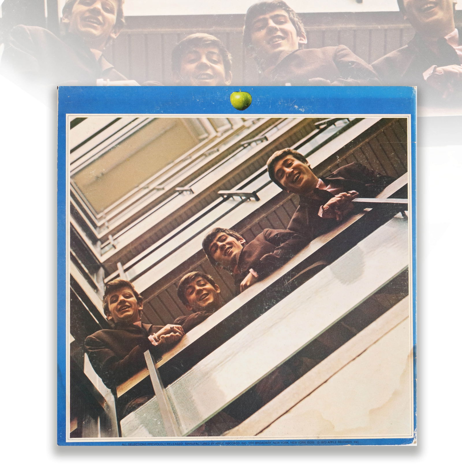 THE BEATLES SIGNED VINYL RECORD OF "THE BEATLES / 1967–1970" (1 of 10)