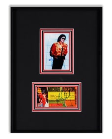 SIGNED PHOTO OF MICHAEL JACKSON AND GUEST CREDENTIALS