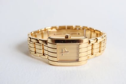 BOUCHERON PARALLEL COLLECTION WATCH, 18K GOLD, DECORATED WITH RAISED