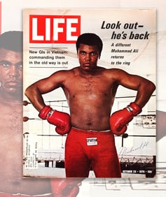 MUHAMMAD ALI SIGNED IN VOLUME 69, ISSUE 17 OF LIFE MAGAZINE ON OCTOBER 23, 1970