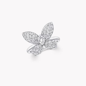 A LINGERING BUTTERFLY DIAMOND RING