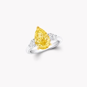 PEAR-SHAPED VIVID YELLOW DIAMOND RING