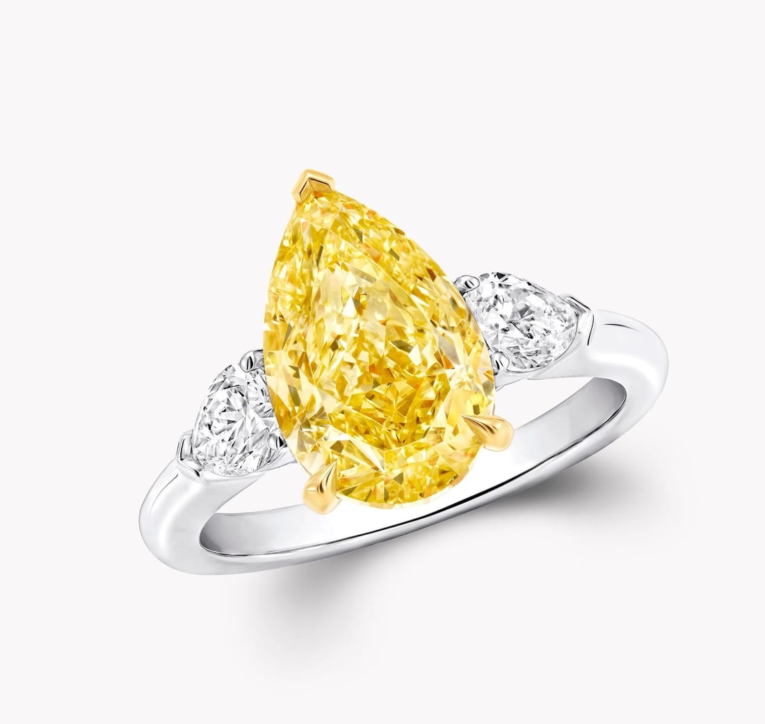 PEAR-SHAPED VIVID YELLOW DIAMOND RING