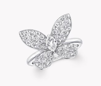 A LINGERING BUTTERFLY DIAMOND RING