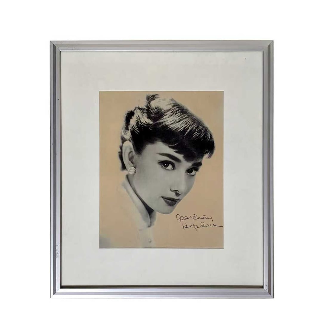 AUDREY HEPBURN - AN AUTHENTIC HAND-SIGNED VINTAGE SILVER GELATIN PORTRAIT (1 of 2)
