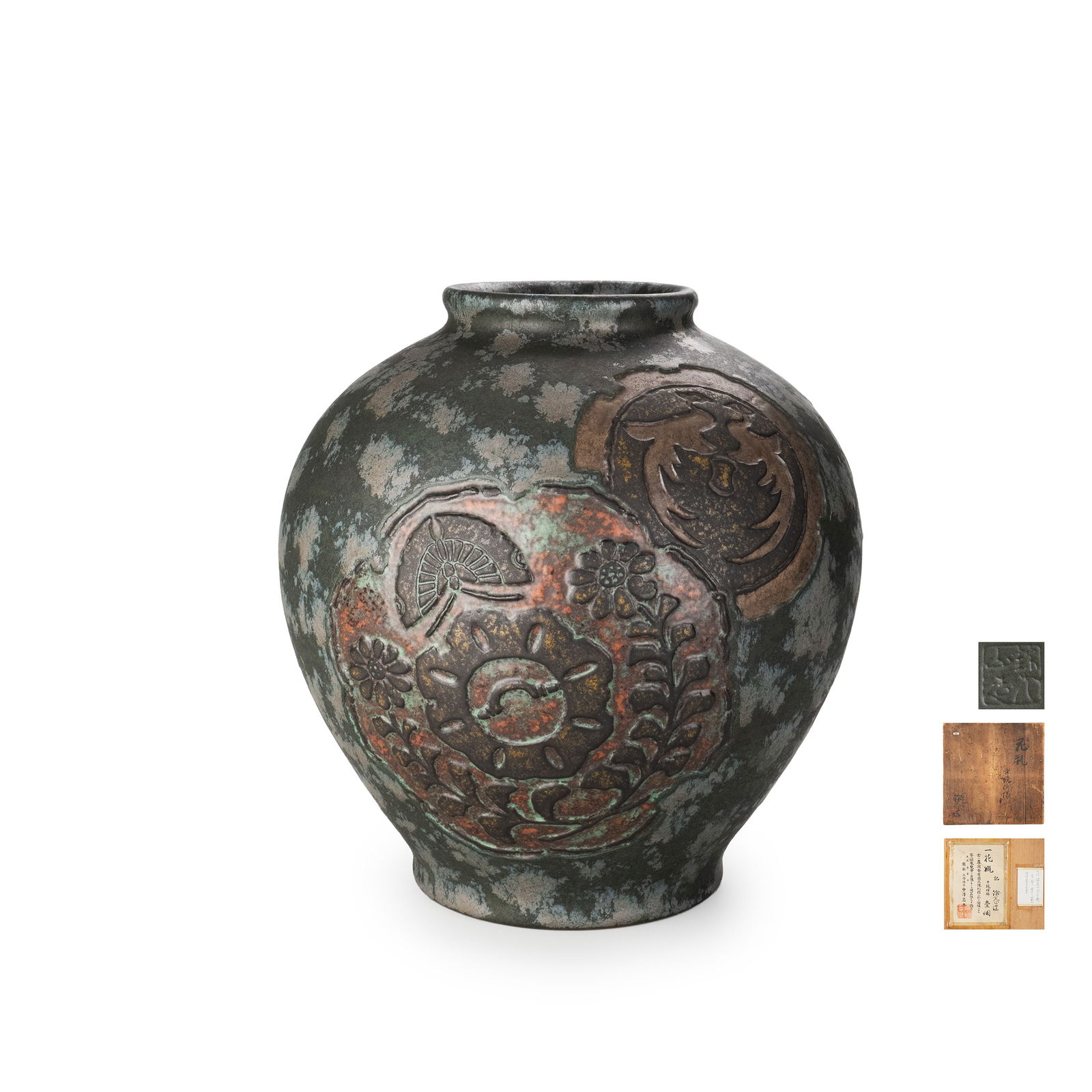 Vase by the 7th Generation Kinkozan (1 of 11)