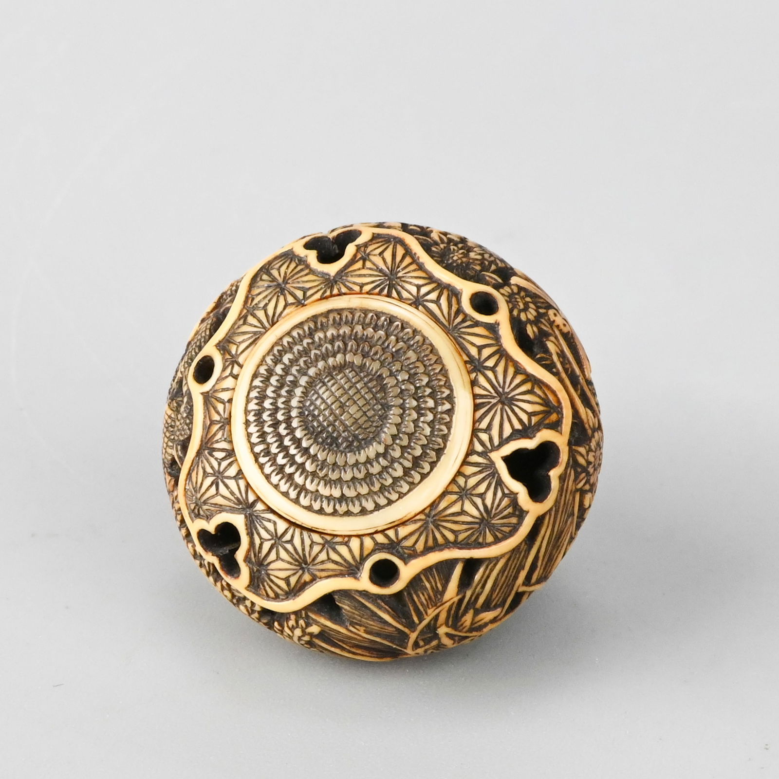 Floral-Pattern Netsuke - 2