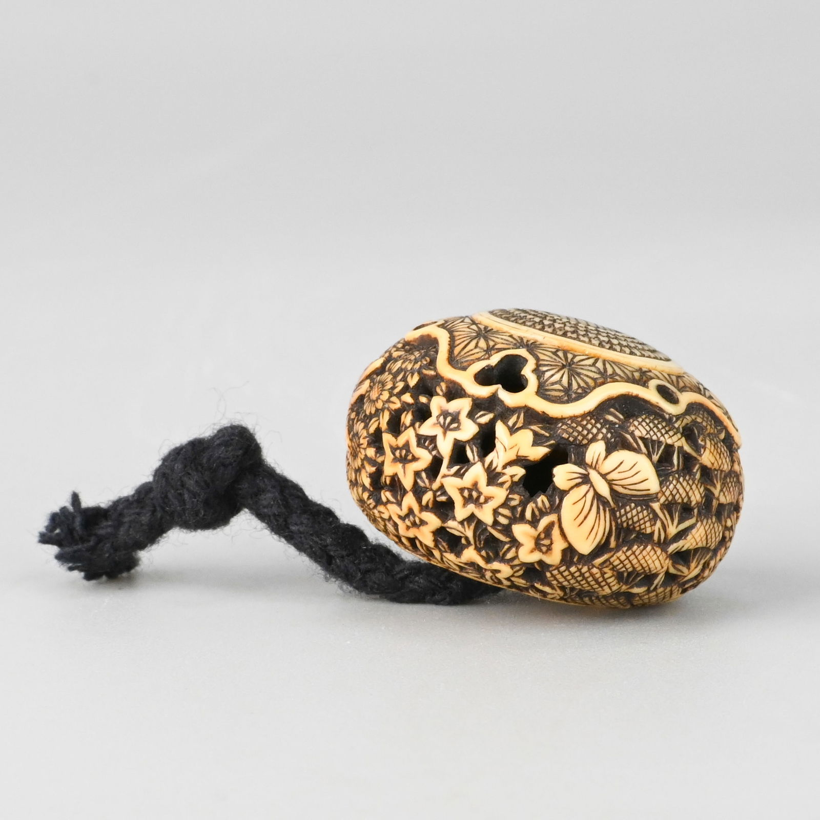 Floral-Pattern Netsuke - 5