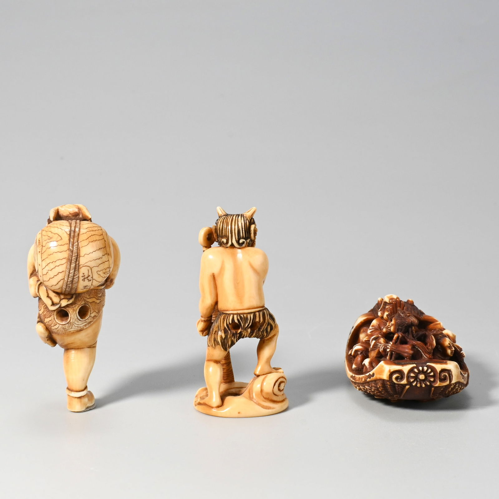 Three netsuke, signed - 4
