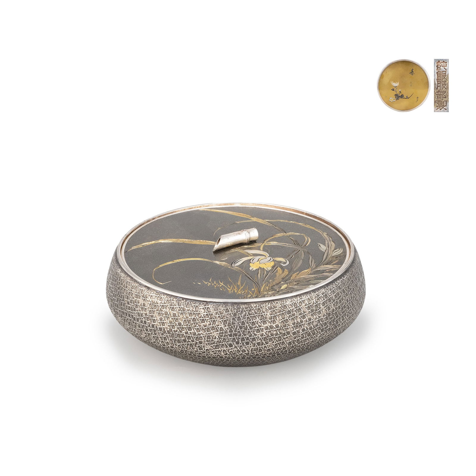 Pure Silver Sweets Bowl with Gilt Inlay by Hattori: A sterling silver kashibachi made by Hattori, with inlay work attributed to Kobayashi Chikamitsu. The exterior is finished with a finely textured hammered surface, framed by a neatly fitted silver rim