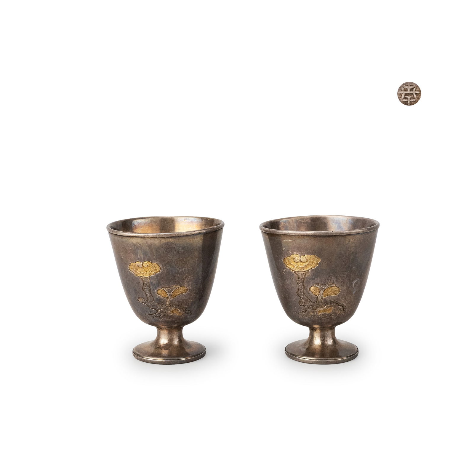 Pair of Silver Sake Cups with Gold Inlay: Height: 5.7cm Diameter: 5cm Total Weight : 88g