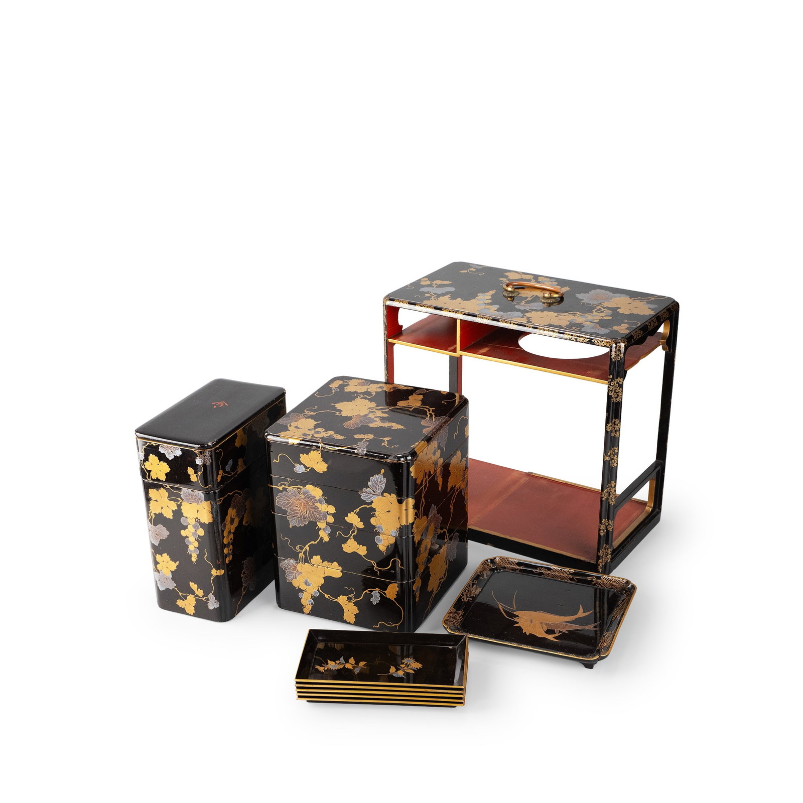 Lacquered maki-e bento box (1 of 16)