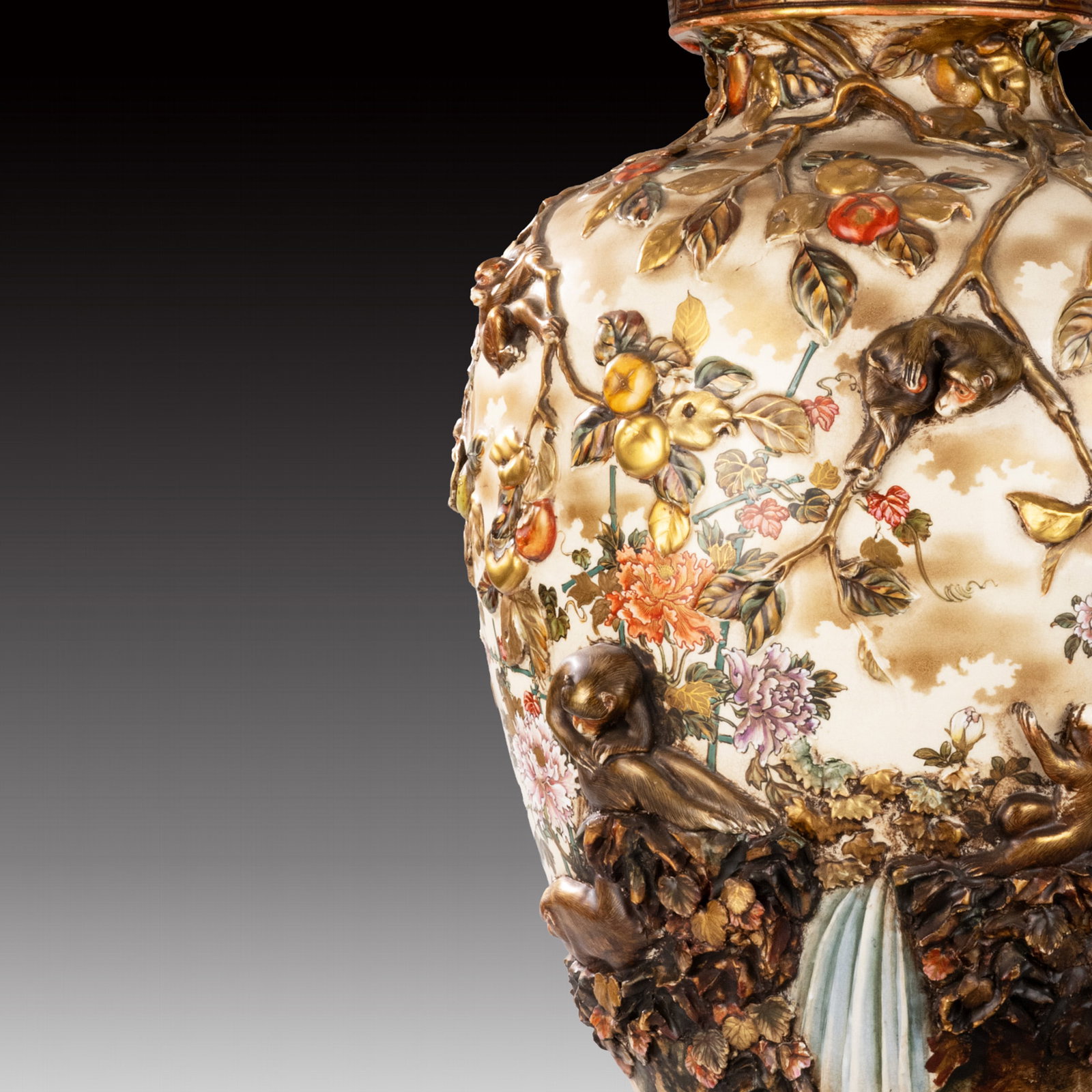 Large Vase by Harita Rokuzan (1 of 15)