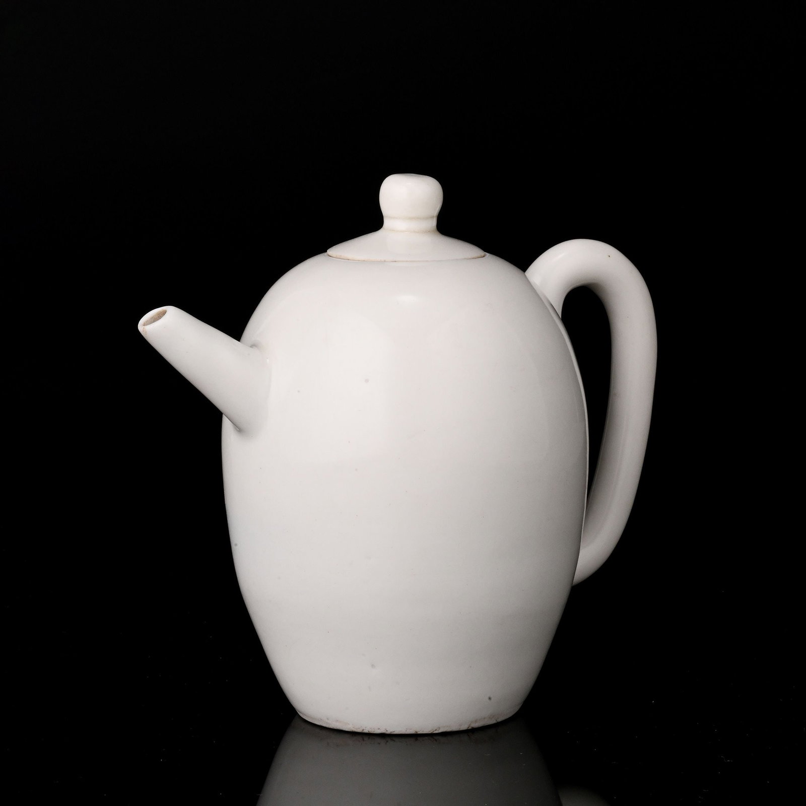 Dehua White Porcelain Ewer: This elegant water pourer is crafted in fine Dehua white porcelain, featuring a smooth, luminous glaze and a finely potted body characteristic of the celebrated Dehua kilns. The gently rounded form is