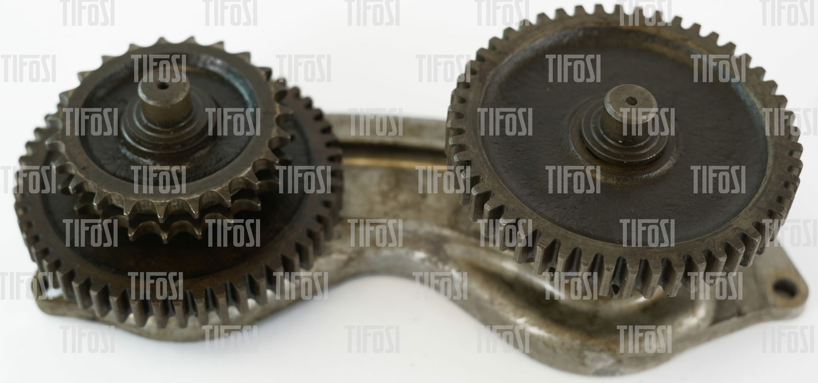 Ferrari 246 Dino Fiat Timing Gears: A set of timing gears and bracket to suit Ferrari and Fiat Dino engines, good used condition.