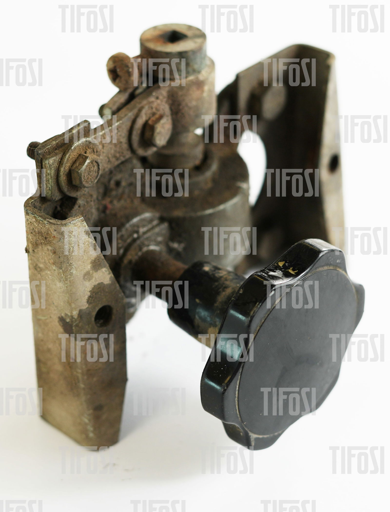 Ferrari 330 GTC Quarter Light Adjuster Mechanism Knob: An original front quarterlight adjuster from a Ferrari 330 GTC, good working order.