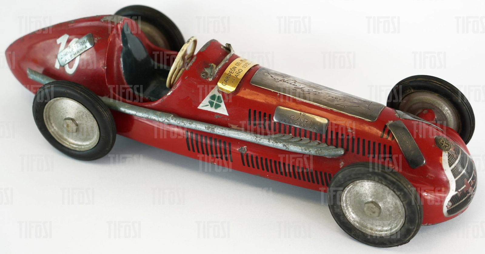 Juan Manuel Fangio "Campeòn Del Mundo 1951" Alfa Romeo 159 Alfetta Model Trophy (1 of 15)