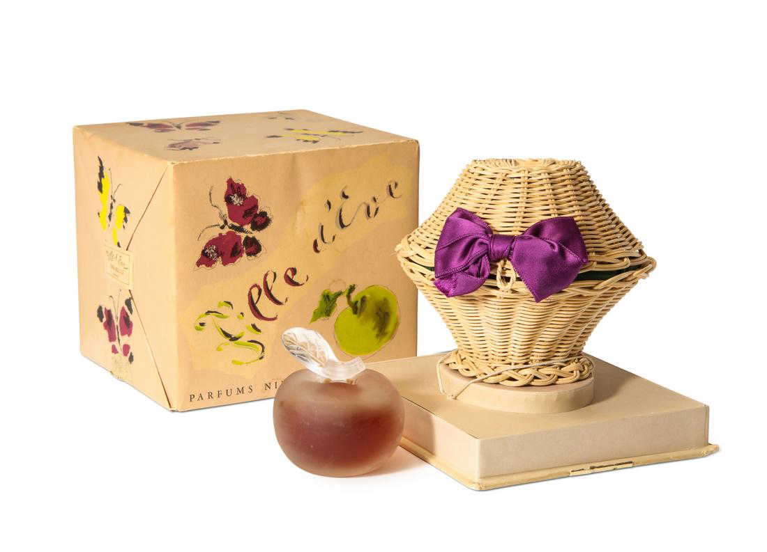 1952 Lalique Nina Ricci Fille Deve Perfume Bottle