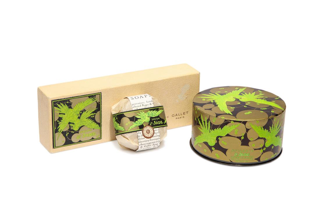 1923 R. Lalique design Le Jade Powder Box: 1923 R. Lalique design Roger & Gallet Le Jade large powder box and three soaps in box, graphic design by Rene Lalique, all unopened. Powder Diameter 4 3/8 in. All of our items are in fine condition wi