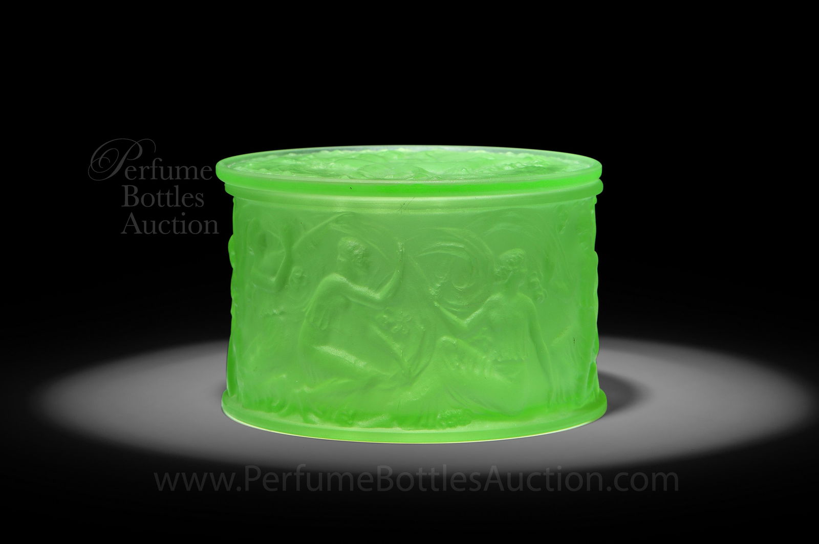 C1930 Czech Inwald powder box, Lalique copy (1 of 2)