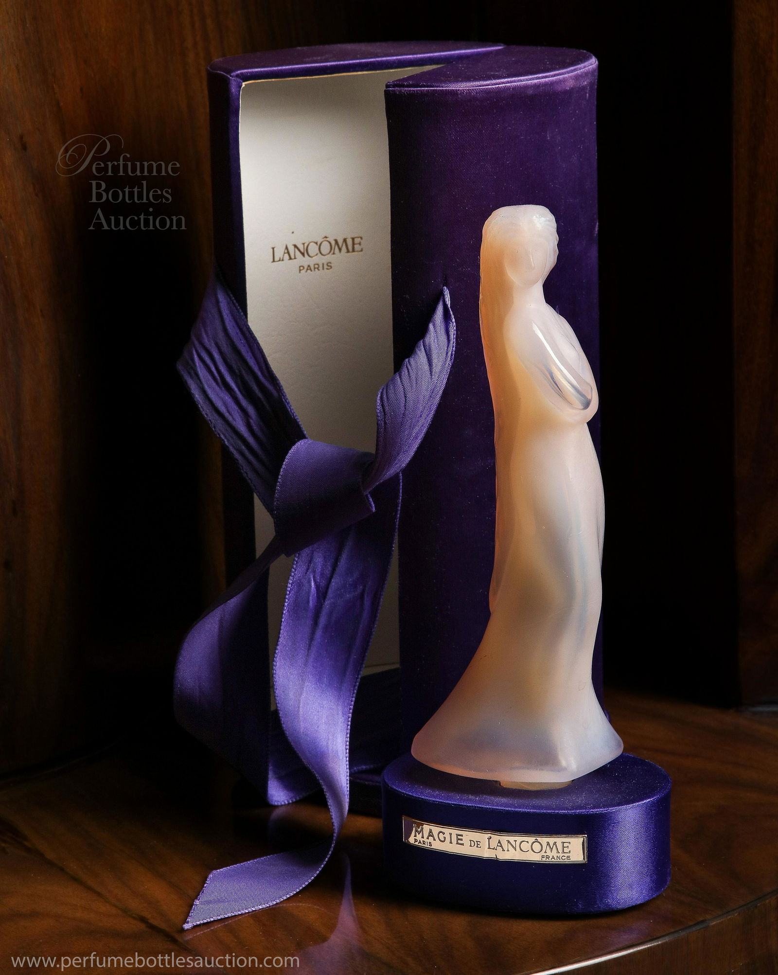 Lancome Melisande Magie perfume bottle, pink opalescent glass (1 of 2)