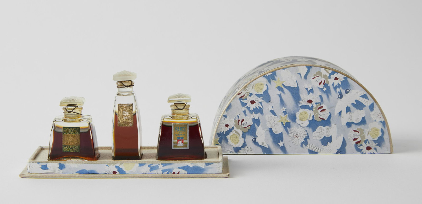 1928 Coty limited edition perfume presentation (1 of 2)