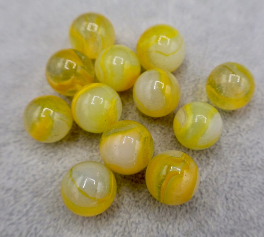 Very Nice Group of Yellow PELTIER RAINBO TRACER Marbles (1 of 6)