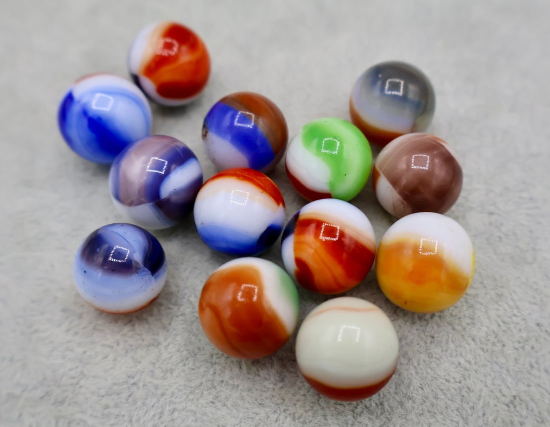 Highly Colorful Group of Various MARBLE KING TYPES: Excellent grouping of various Marble King types. Some hard to find hybrids included. All are approximately 5/8” and are in excellent condition.