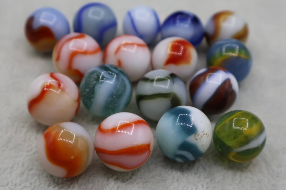 Multi-Type Peltier Rainbo Mixed Patch Marble Lot: A variety of Peltier Rainbo Type Marbles. All are in the 5/8” range and are in Very Good Condition.