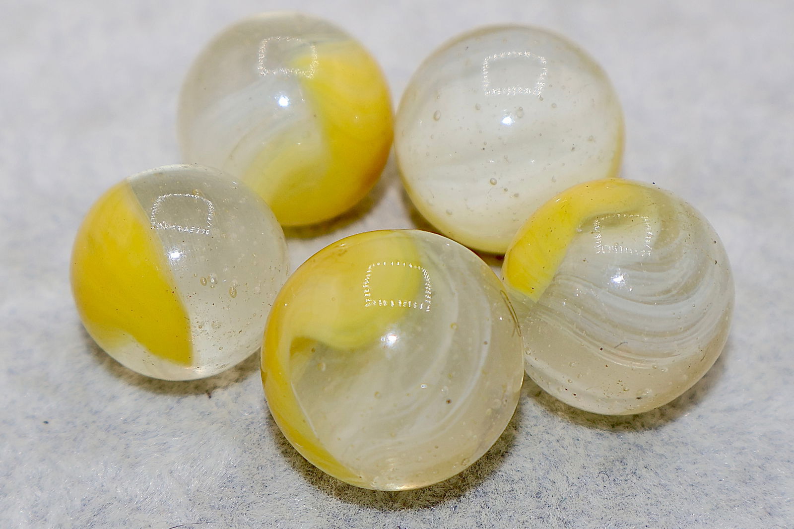 5 Very Nice AKRO AGATE Early MOSS AGATE Patch Marbles (1 of 5)