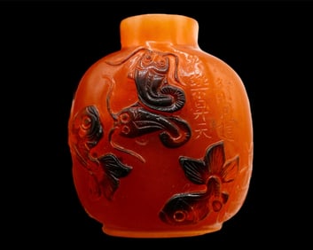 A Carved Koi Fish Amber Snuff Bottle