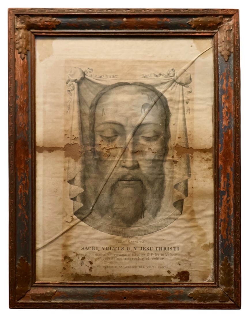 Antique VEIL OF VERONICA Third Class Relic (1 of 8)