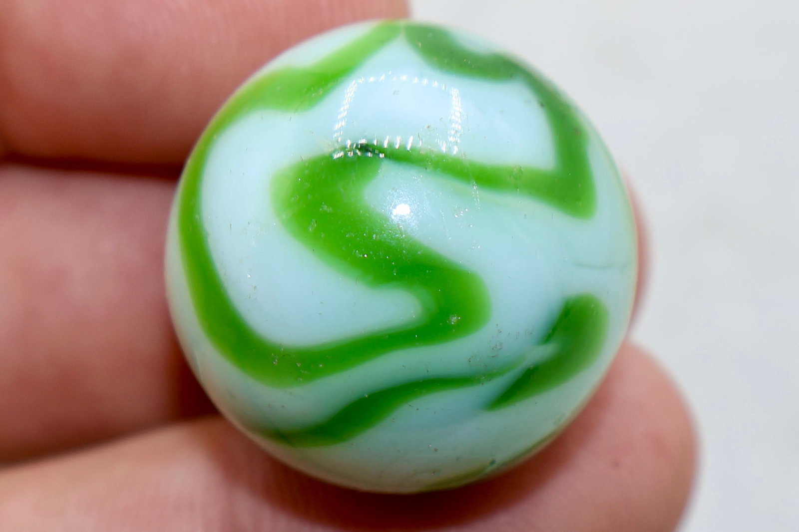 ALLEY AGATE Co. Green Calligraphy Swirl Shooter Marble: ALLEY AGATE Co. Green Calligraphy Swirl Shooter Marble