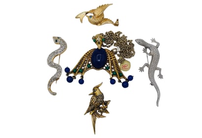 A Vintage 5 Piece Assortment of Costume Jewelry