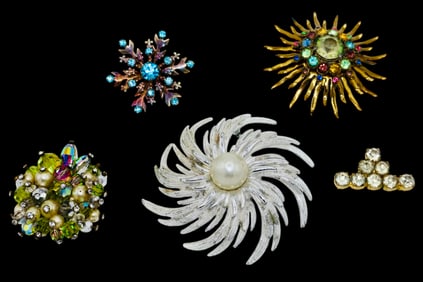 A Vintage 5 Piece Assortment of Costume Jewelry